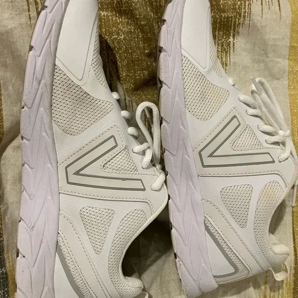 Vionic White Women's Sneakers 8 - Picture 4 of 8